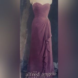 Wedding Dress or could be used as a gown; great for photoshoot.